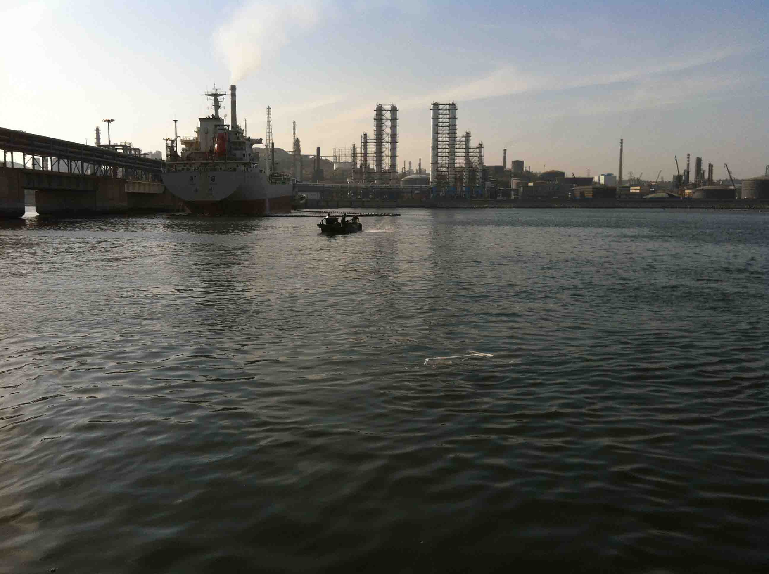 07金牛座 離港后消油劑噴灑 01.JPG